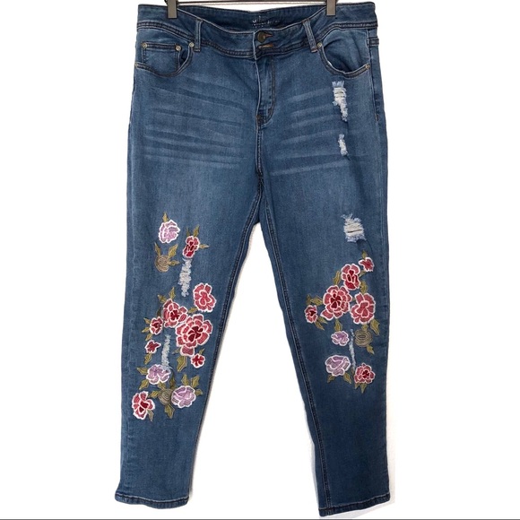 New York & Company Denim - NY&CO Soho Floral Embroidered Boyfriend Jeans 18